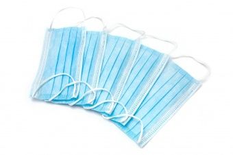 Маска медицинская трехслойная из нетканого материала